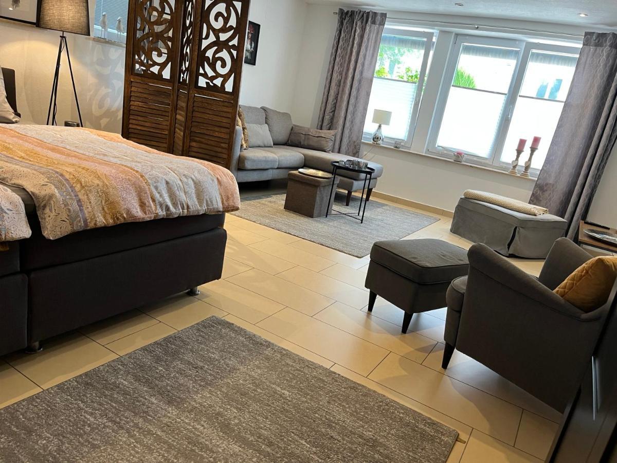 Schoene Ferienwohnung 2,5 Zimmer In Stadtnaehe Mit Eigenem Hofgarten Balingen Eksteriør bilde